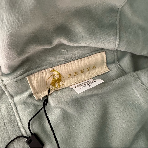 Freya - Cassia Short Brim Bucket Hat - Picture 7 of 8